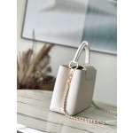 𝐋𝐎𝐔𝐈𝐒𝐕𝐔𝐈𝐓𝐓𝐎𝐍 M23082/M48865 Qixi Exclusive Capucines Handbag
